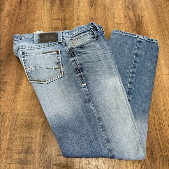 ARIAT Blue Straight Jeans Classic Style - Picture 1 of 6